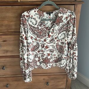 Bell sleeve blouse. Banana Republic. Size Medium.